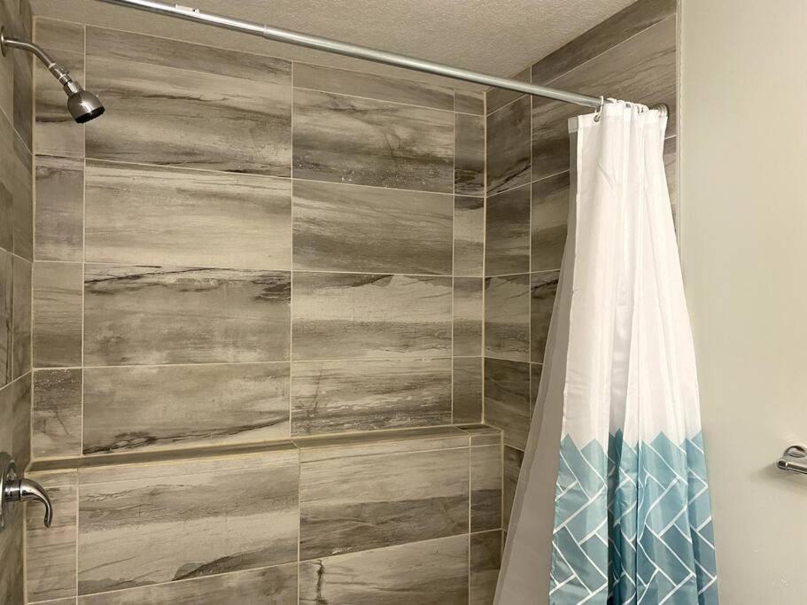 Beautiful And Spacious 1 Room In A Very Quiet Area Airdrie Exterior foto